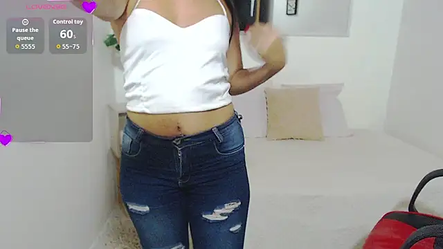 Snapshot of SamantaSweett_ chatting on March 12, 11:44 pm SamantaSweett online show from March 12, 11:44 pm