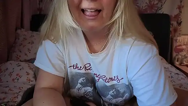 Daisyxoxo  online show from March 5, 10:00 am