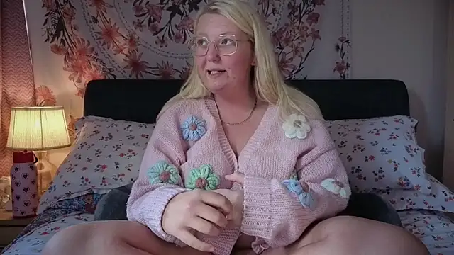 Daisyxoxo  online show from June 12, 8:57 am