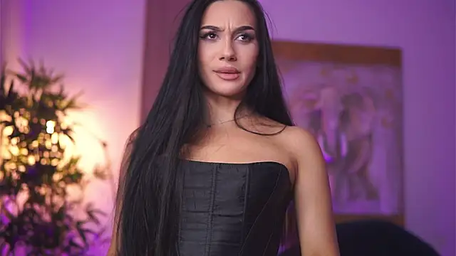 Snapshot of NinaSolenne chatting on October 28, 9:06 pm NinaSolenne online show from October 28, 9:06 pm