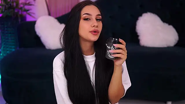 Snapshot of NinaSolenne chatting on November 23, 7:35 pm NinaSolenne online show from November 23, 7:35 pm