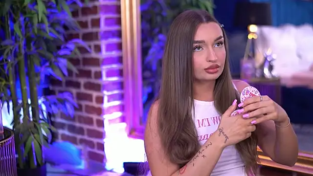 MillaSerene online show from November 6, 6:14 am