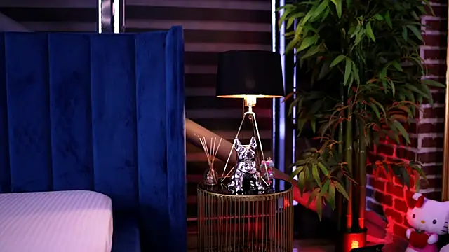 MillaSerene online show from March 1, 5:53 am