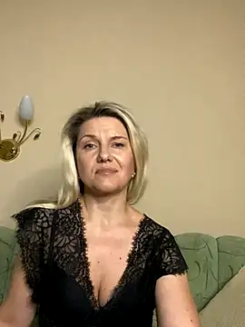 AliceSwan4011 online show from November 3, 4:19 pm