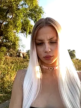 Snapshot of FavoriteKira chatting on September 16, 2:40 pm FavoriteKira online show from September 16, 2:40 pm