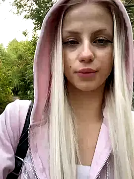 Snapshot of FavoriteKira chatting on September 24, 12:41 pm FavoriteKira online show from September 24, 12:41 pm