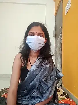 Shivani2002 online show from December 16, 1:32 am