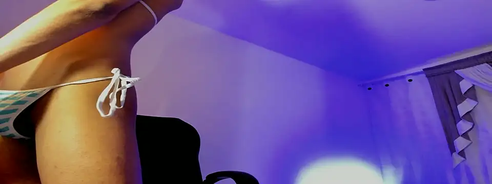 Snapshot of Angelicious_Boy chatting on November 7, 5:07 am Angelicious Boy online show from November 7, 5:07 am