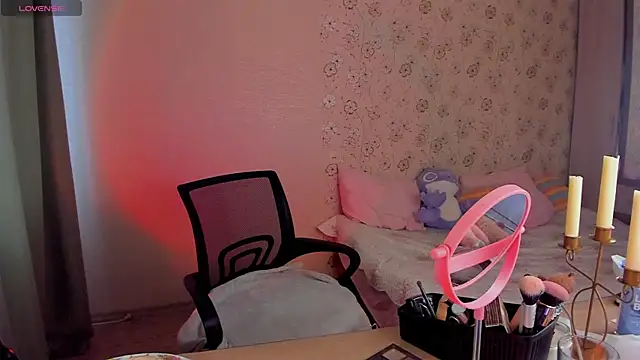 Alice next door online show from April 20, 9:34 am