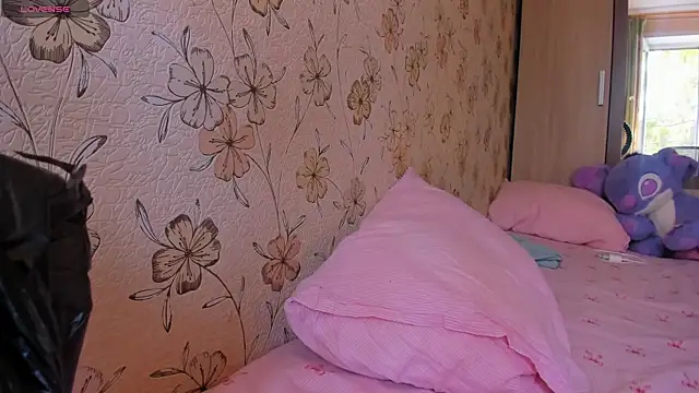 Snapshot of Alice_next_door chatting on May 7, 11:15 am Alice next door online show from May 7, 11:15 am