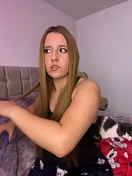 Snapshot of Cutie_blondie chatting on November 14, 10:51 pm Cutie blondie online show from November 14, 10:51 pm