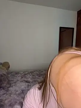 Snapshot of Cutie_blondie chatting on November 24, 10:20 pm Cutie blondie online show from November 24, 10:20 pm