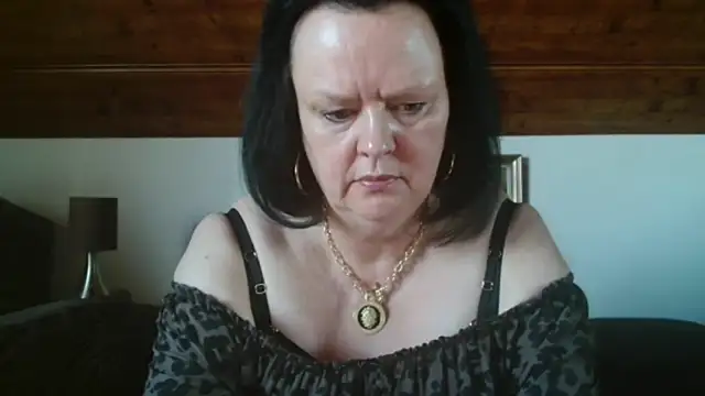 Snapshot of TiffanyMature chatting on September 27, 8:41 am TiffanyMature online show from September 27, 8:41 am