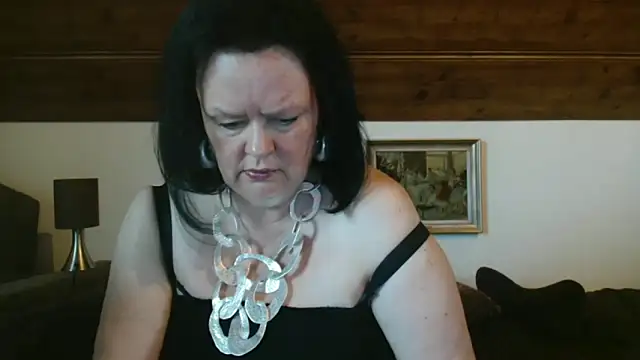 Snapshot of TiffanyMature chatting on October 12, 2:16 pm TiffanyMature online show from October 12, 2:16 pm