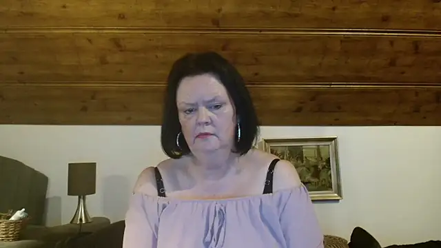 Snapshot of TiffanyMature chatting on October 18, 9:48 pm TiffanyMature online show from October 18, 9:48 pm