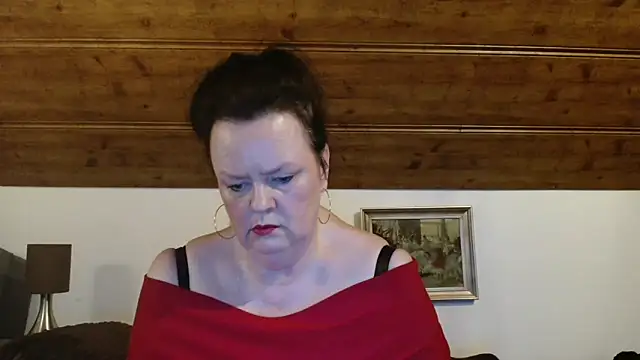 Snapshot of TiffanyMature chatting on October 25, 8:14 pm TiffanyMature online show from October 25, 8:14 pm