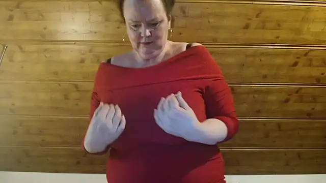 Snapshot of TiffanyMature chatting on October 28, 3:14 pm TiffanyMature online show from October 28, 3:14 pm