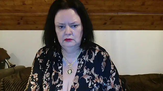 Snapshot of TiffanyMature chatting on November 8, 10:41 pm TiffanyMature online show from November 8, 10:41 pm