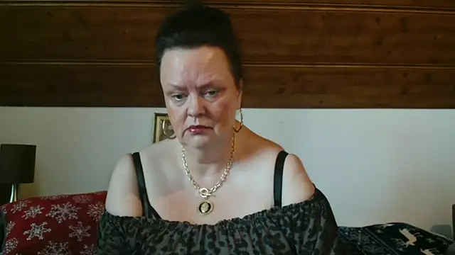 Snapshot of TiffanyMature chatting on November 29, 9:12 am TiffanyMature online show from November 29, 9:12 am