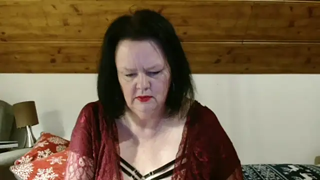 Snapshot of TiffanyMature chatting on December 14, 9:19 pm TiffanyMature online show from December 14, 9:19 pm