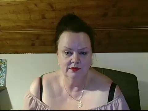 TiffanyMature online show from February 16, 9:33 pm