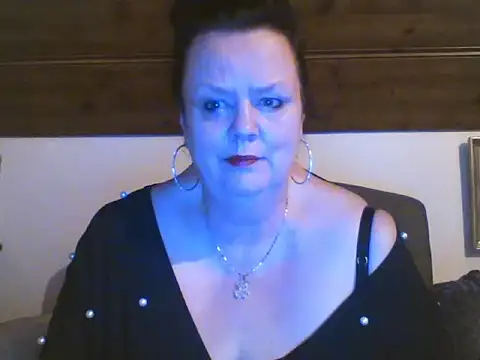 TiffanyMature online show from April 16, 8:20 pm