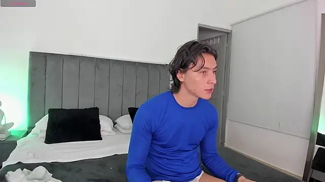 Snapshot of AlexanderHall chatting on September 21, 7:37 pm AlexanderHall online show from September 21, 7:37 pm