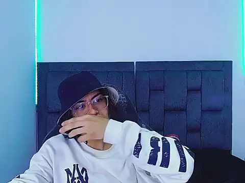 dirty model online show from October 19, 8:48 am