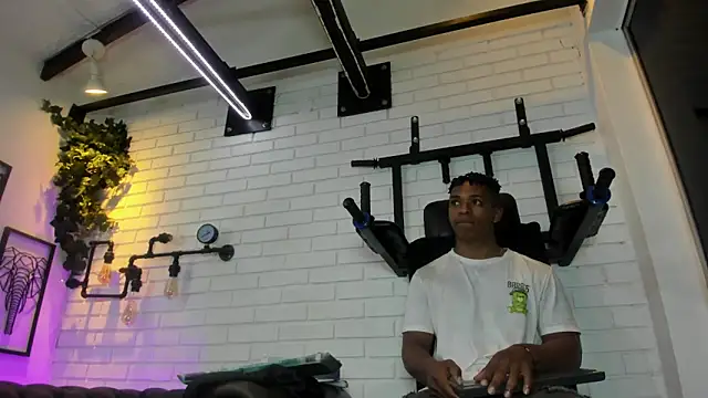 ItaloMoore online show from March 12, 11:16 am