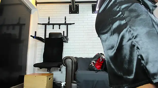 ItaloMoore online show from April 25, 1:41 pm