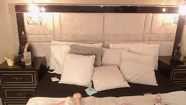 OliviaGarciaa online show from October 6, 7:33 pm