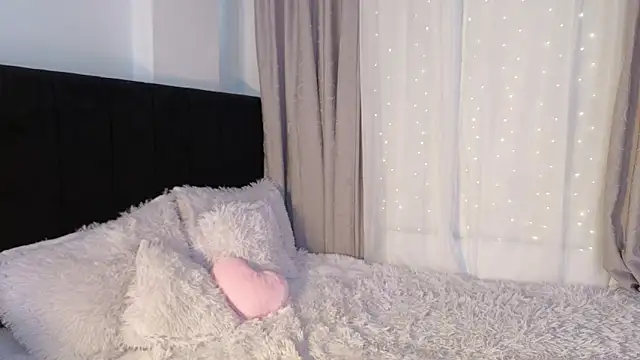 LunaVelvet777 online show from March 18, 3:48 pm