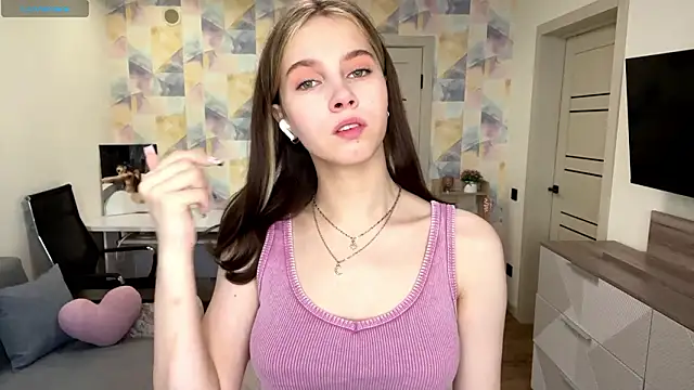 NylaNadler online show from February 11, 6:07 am