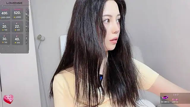 Snapshot of Amy-i chatting on May 27, 1:30 pm Amy-i online show from May 27, 1:30 pm