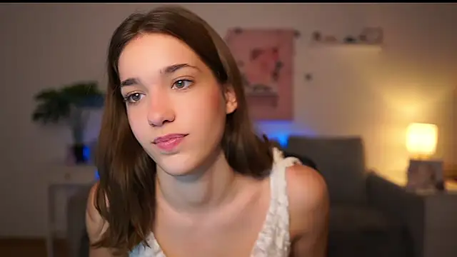 kissie cat online show from October 10, 1:10 pm