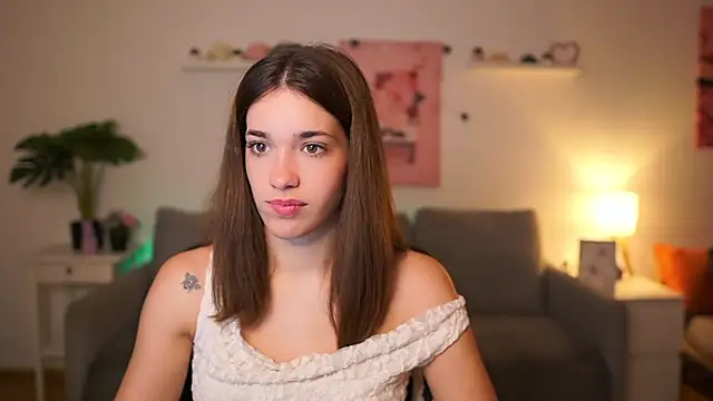 Snapshot of kissie_cat chatting on October 24, 1:40 pm kissie cat online show from October 24, 1:40 pm