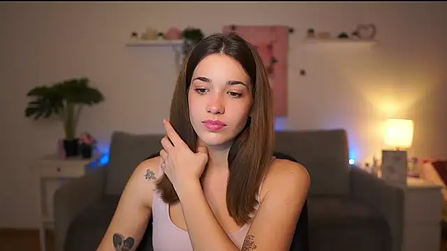 Snapshot of kissie_cat chatting on December 4, 2:04 pm kissie cat online show from December 4, 2:04 pm