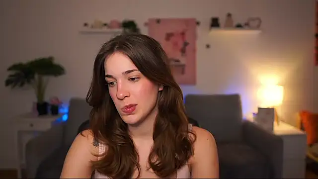 kissie cat online show from April 16, 1:01 pm