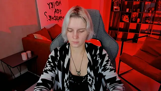 Snapshot of BethanyCloud chatting on October 31, 2:45 am BethanyCloud online show from October 31, 2:45 am