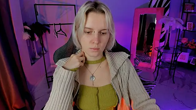 Snapshot of BethanyCloud chatting on November 14, 2:32 am BethanyCloud online show from November 14, 2:32 am