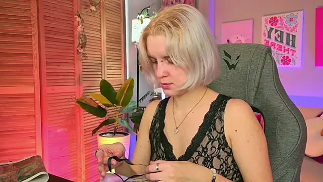 Snapshot of BethanyCloud chatting on November 20, 6:02 am BethanyCloud online show from November 20, 6:02 am