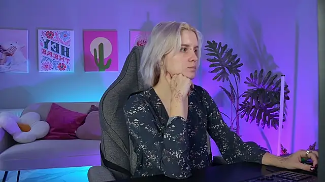 Snapshot of BethanyCloud chatting on December 1, 5:34 am BethanyCloud online show from December 1, 5:34 am