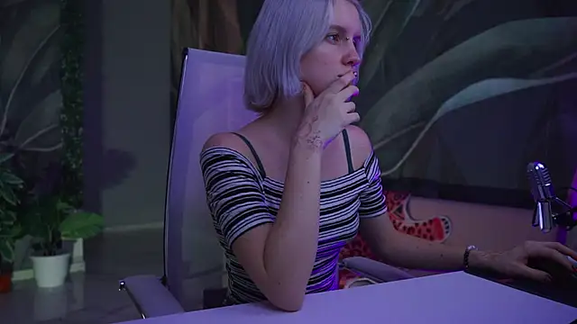 Snapshot of BethanyCloud chatting on December 2, 5:46 am BethanyCloud online show from December 2, 5:46 am