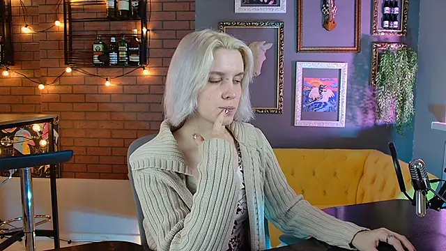 Snapshot of BethanyCloud chatting on December 3, 2:19 am BethanyCloud online show from December 3, 2:19 am