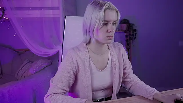 Snapshot of BethanyCloud chatting on December 5, 2:42 am BethanyCloud online show from December 5, 2:42 am