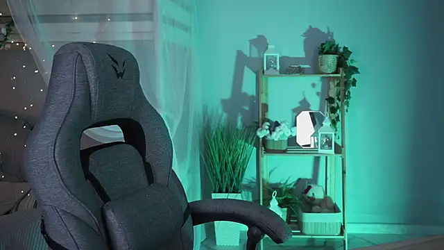 Snapshot of BethanyCloud chatting on December 16, 5:23 am BethanyCloud online show from December 16, 5:23 am