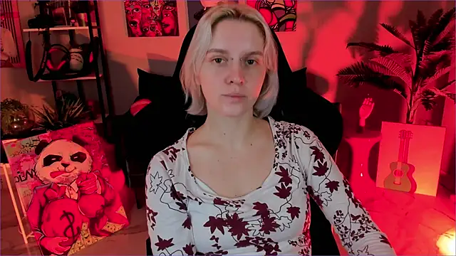 Snapshot of BethanyCloud chatting on December 17, 2:39 am BethanyCloud online show from December 17, 2:39 am