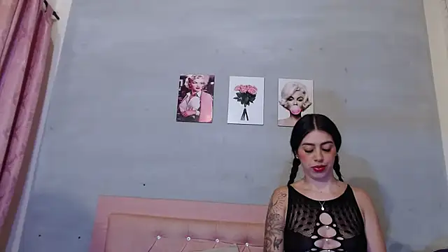 Snapshot of Olivia_Spear chatting on September 17, 1:46 pm Olivia Spear online show from September 17, 1:46 pm