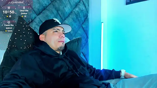 OwenStonne  online show from December 5, 12:47 pm