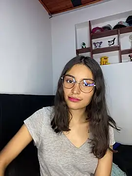 Snapshot of hotwife26 chatting on May 23, 9:30 pm hotwife26 online show from May 23, 9:30 pm